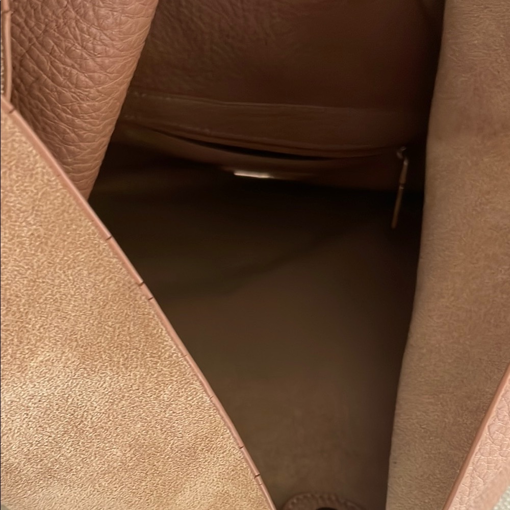 Elegant Tan Leather Women's Bag - Picture 4 of 6